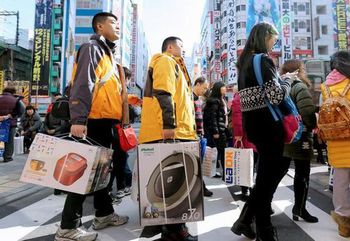 去年1年間に訪日した中国人旅行者は499万人、消費額は1兆4千億円を超える　中国人「反日は仕事、親日は・・・」